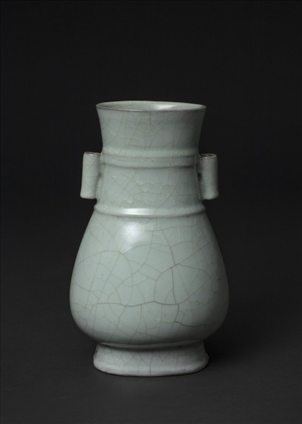 官窯 青瓷弦紋貫耳壺