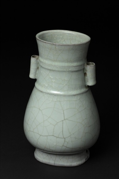 官窯 青瓷弦紋貫耳壺