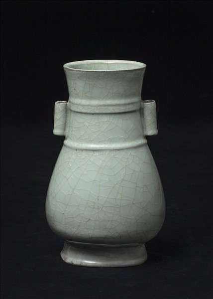 官窯 青瓷弦紋貫耳壺