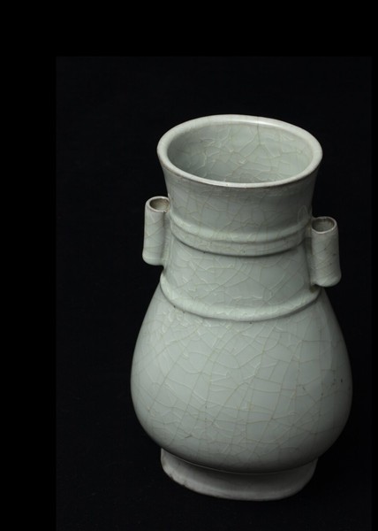 官窯 青瓷弦紋貫耳壺