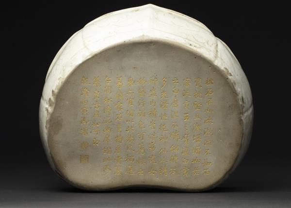 定窯系 白瓷劃花如意枕