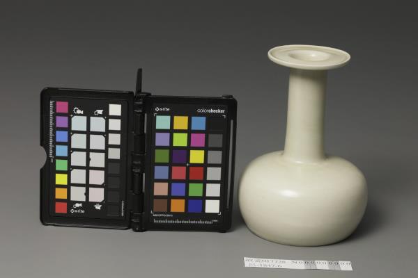 定窯 白瓷盤口紙槌瓶