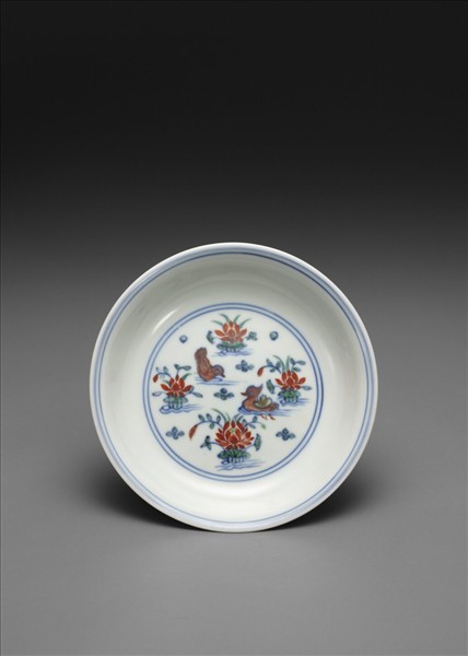 鬥彩蓮塘鴛鴦紋盤