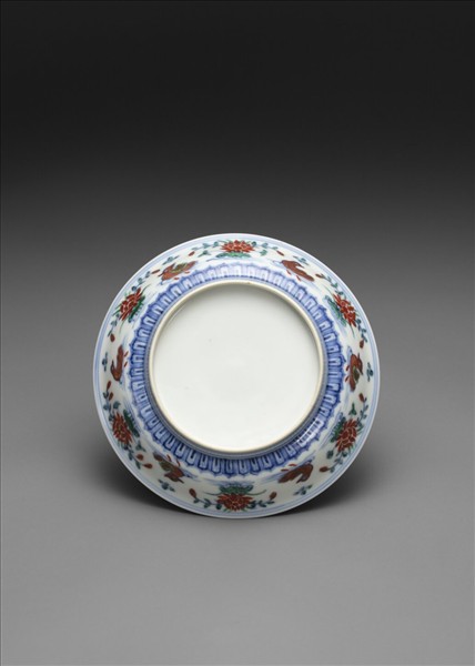 鬥彩蓮塘鴛鴦紋盤