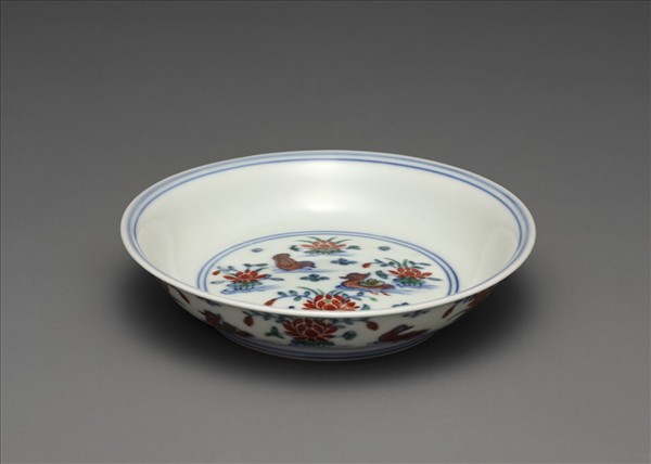 鬥彩蓮塘鴛鴦紋盤