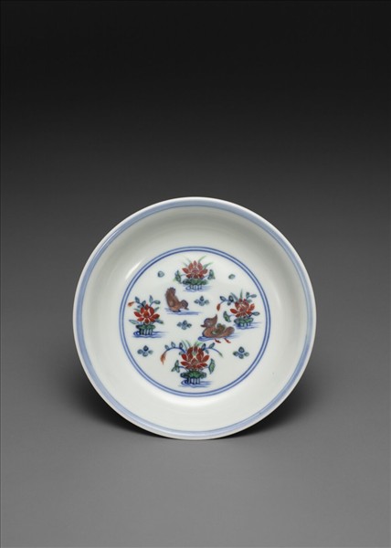 鬥彩蓮塘鴛鴦紋盤