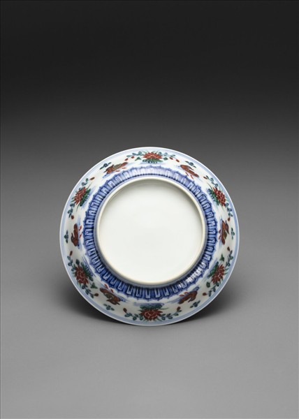 鬥彩蓮塘鴛鴦紋盤