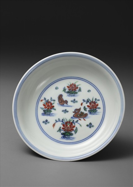 鬥彩蓮塘鴛鴦紋盤