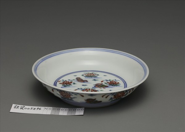 鬥彩蓮塘鴛鴦紋盤