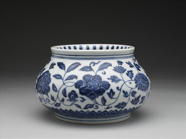 青花四季花卉紋罐