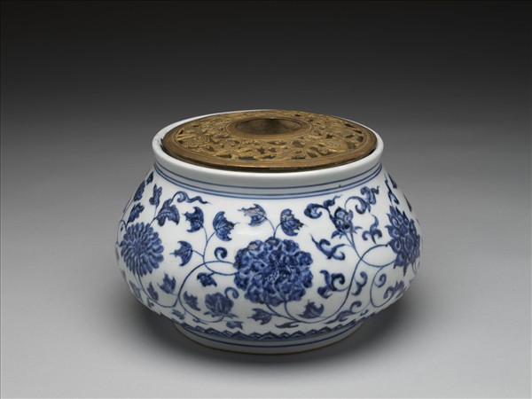 青花四季花卉紋罐