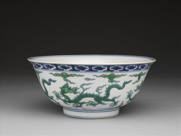 青花綠彩五龍紋碗