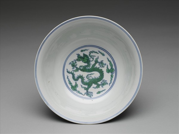 青花綠彩五龍紋碗