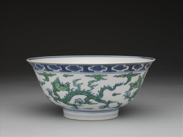 青花綠彩五龍紋碗