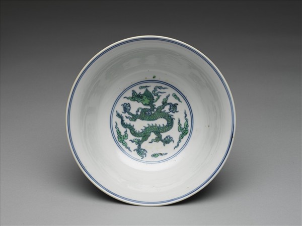 青花綠彩五龍紋碗