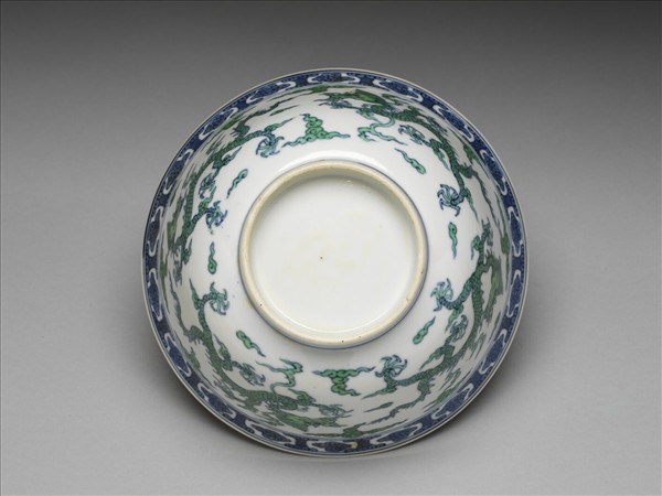 青花綠彩五龍紋碗
