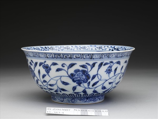 青花四季花卉紋碗