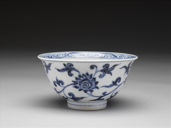 青花番蓮紋碗