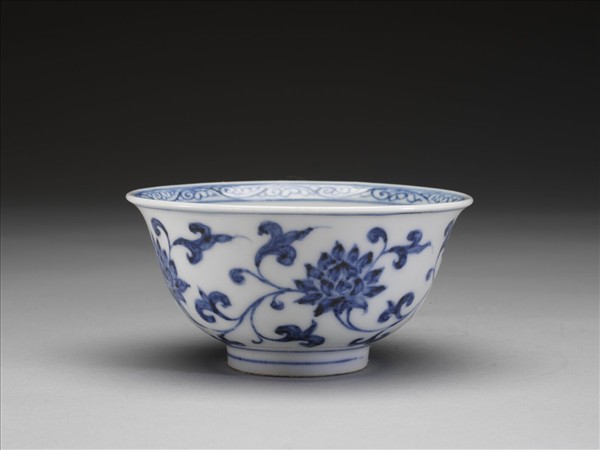 青花番蓮紋碗