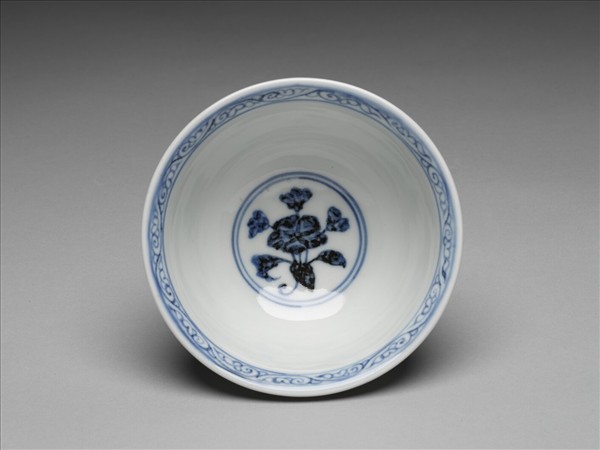 青花番蓮紋碗