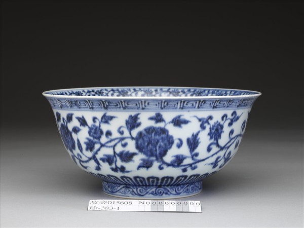 青花四季花卉紋碗