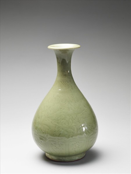 龍泉窯 青瓷牡丹紋玉壺春瓶