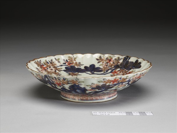 有田窯 五彩花卉紋菊瓣式盤