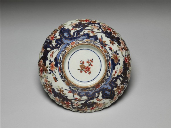 有田窯 五彩花卉紋菊瓣式盤