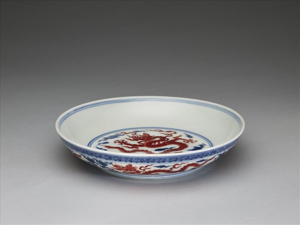 青花紅彩雲龍紋盤