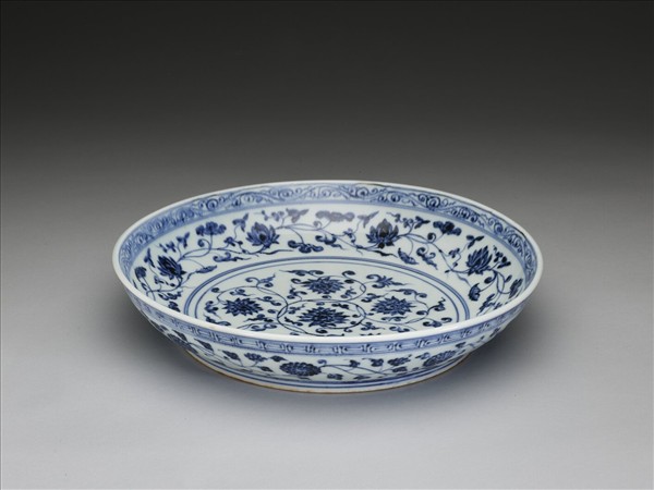 青花纏枝番蓮紋盤