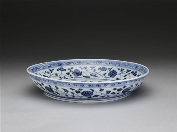 青花纏枝番蓮紋盤