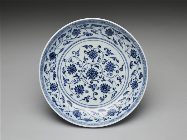 青花纏枝番蓮紋盤