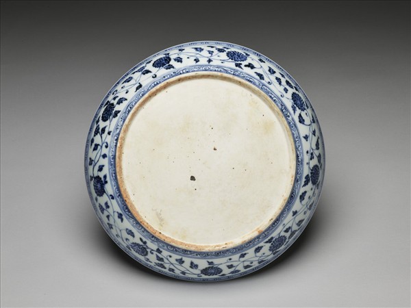 青花纏枝番蓮紋盤