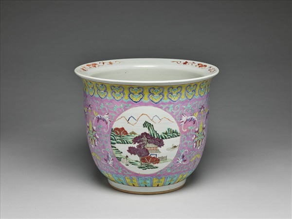 粉彩粉紅地開光山水花盆