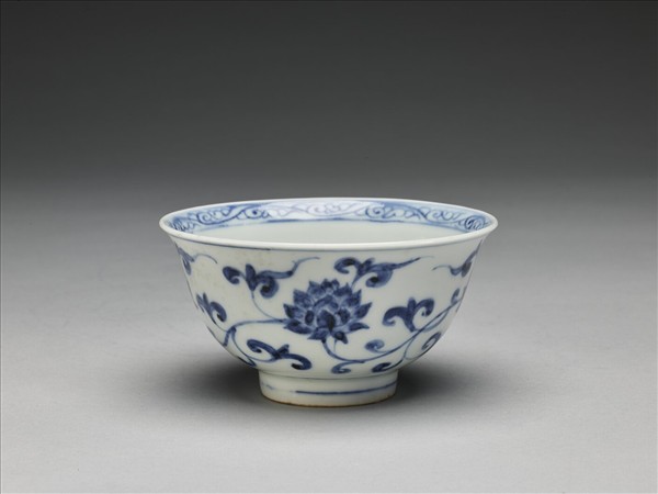 青花番蓮紋碗