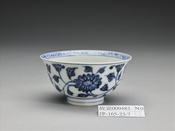 青花菊花紋碗
