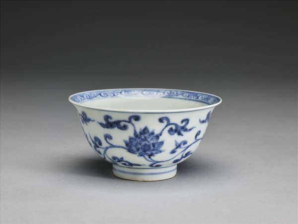 青花番蓮紋碗