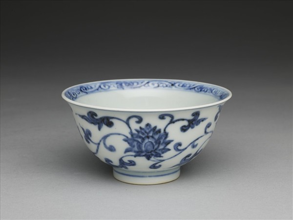 青花番蓮紋碗