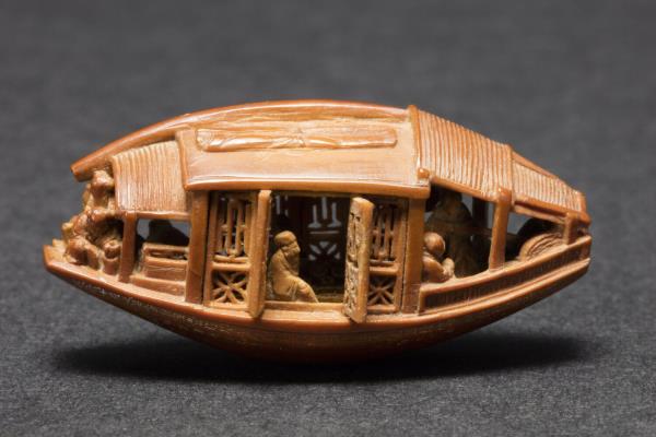 雕橄欖核舟（底刻「後赤壁賦」全文）