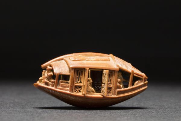 雕橄欖核舟（底刻「後赤壁賦」全文）
