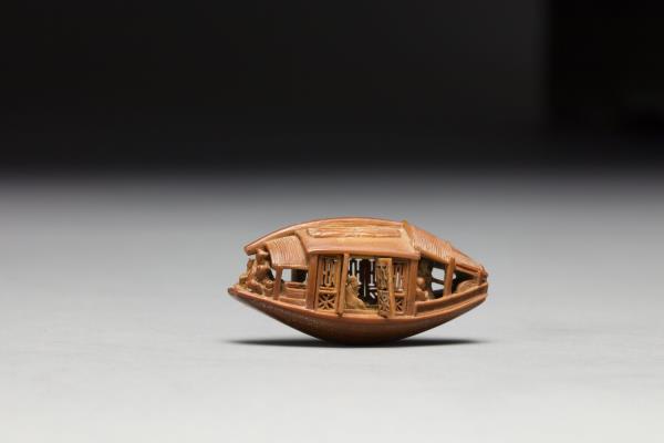 雕橄欖核舟（底刻「後赤壁賦」全文）