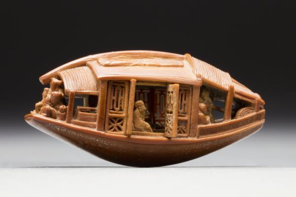 雕橄欖核舟（底刻「後赤壁賦」全文）