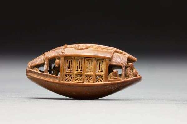 雕橄欖核舟（底刻「後赤壁賦」全文）