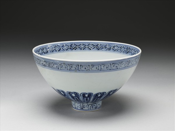 青花幾何花卉紋蓮子碗
