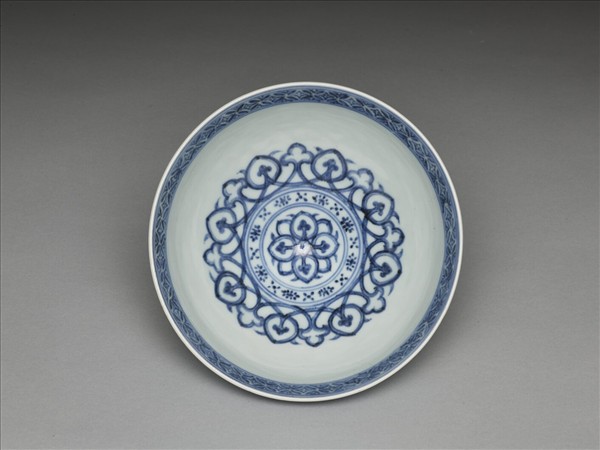 青花幾何花卉紋蓮子碗