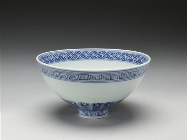 青花幾何花卉紋蓮子碗