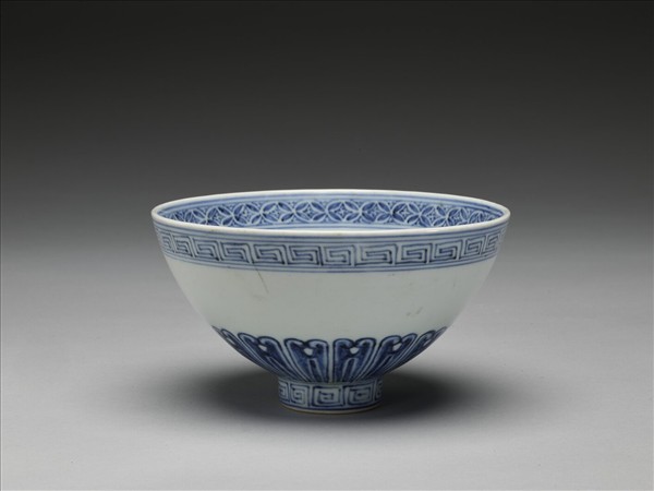 青花幾何花卉紋蓮子碗