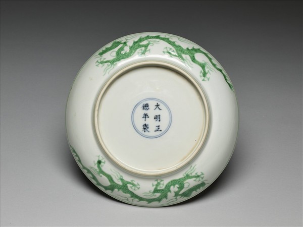 綠彩雲龍紋盤