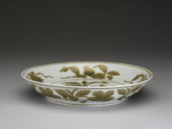 白地褐釉花果紋盤