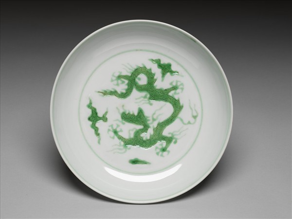綠彩雲龍紋盤